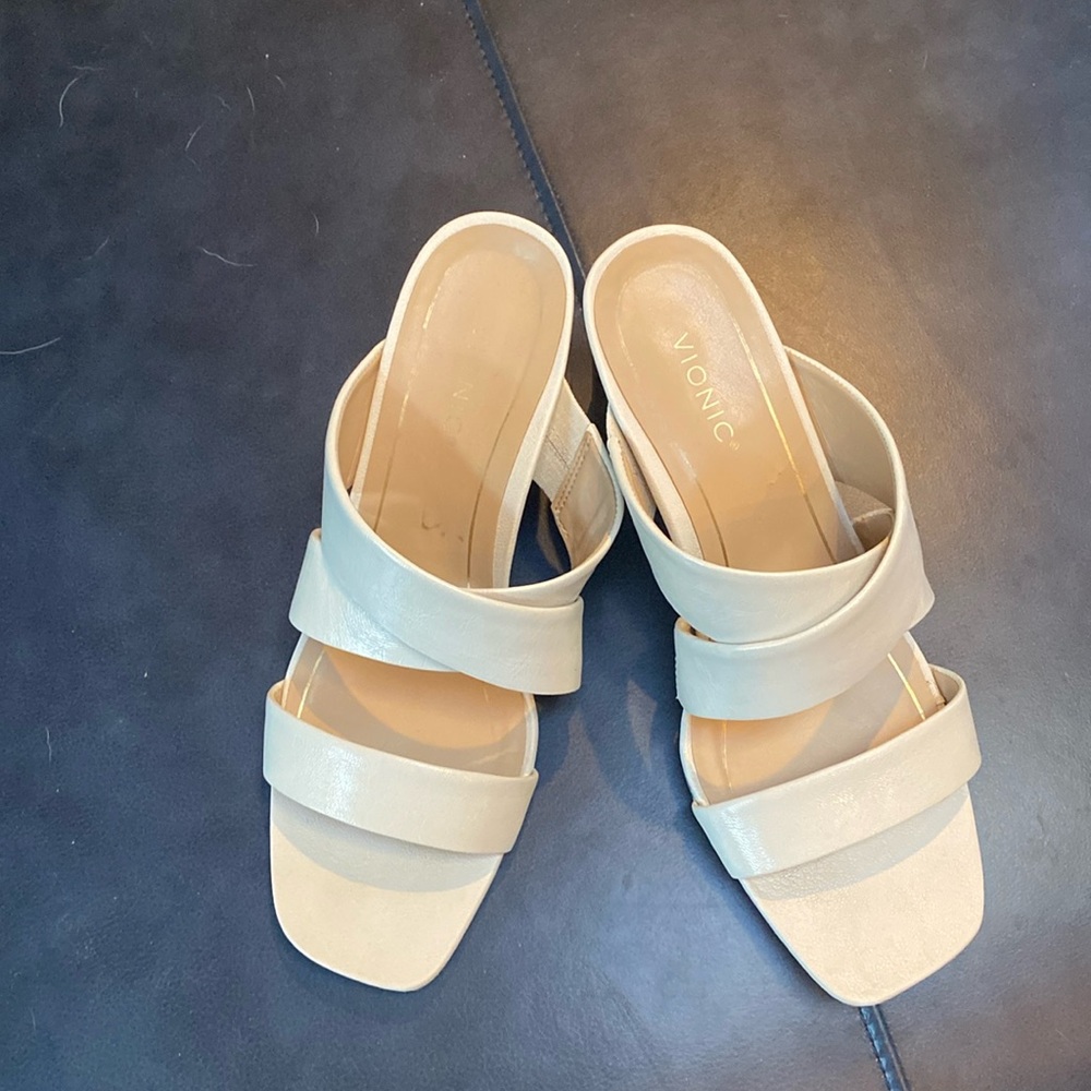 Vionic slip on heel sandal size 8